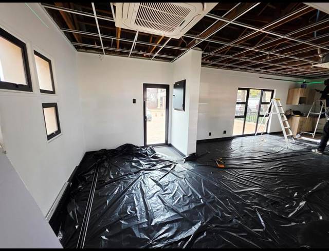 BUSINESS PROPERTY TO RENT IN LYNNWOOD